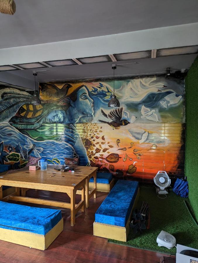 Attic Monkey Cafe & Rooms Manāli Eksteriør bilde